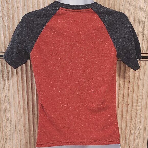 Urban Pipeline Ultimate Tee – Raglan Red & Charcoal – Size L - Picture 3 of 7